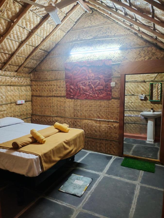 Waterfall Guesthouse Hampi Bagian luar foto