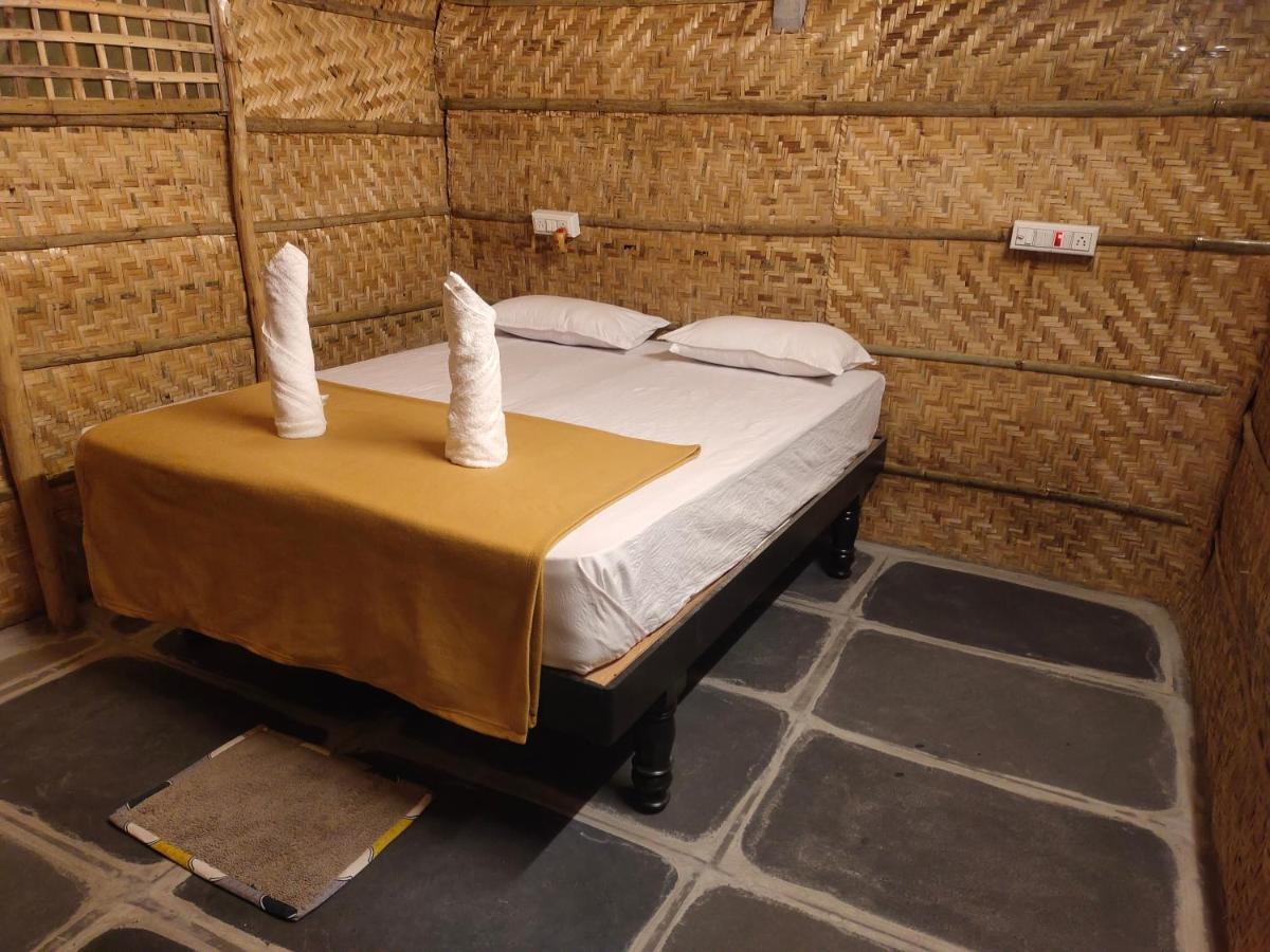 Waterfall Guesthouse Hampi Bagian luar foto