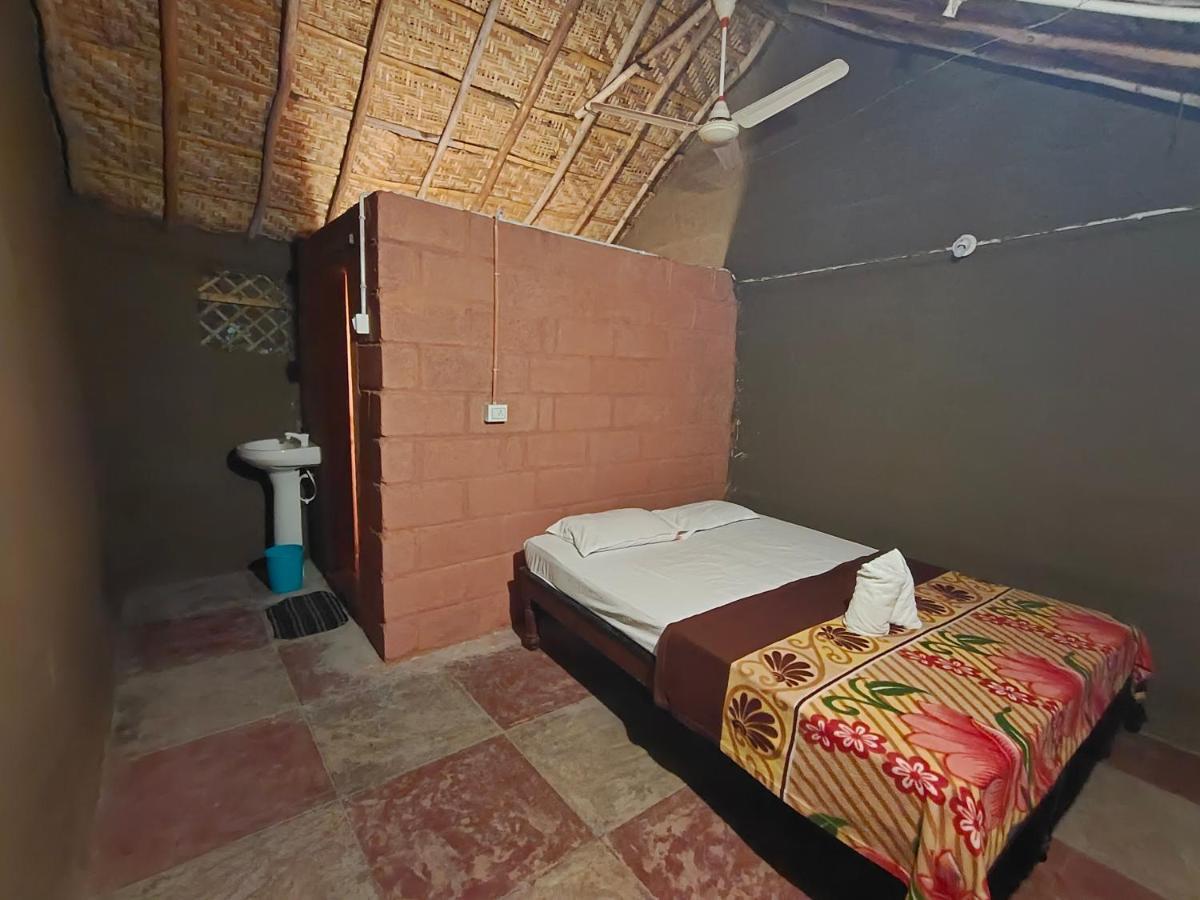 Waterfall Guesthouse Hampi Bagian luar foto