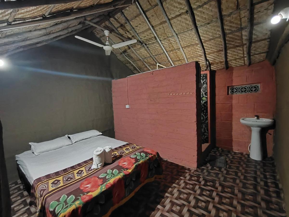 Waterfall Guesthouse Hampi Bagian luar foto