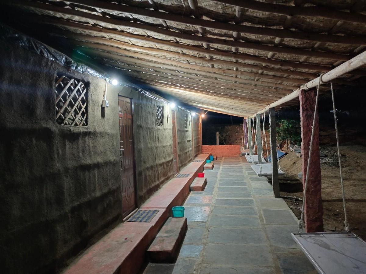Waterfall Guesthouse Hampi Bagian luar foto