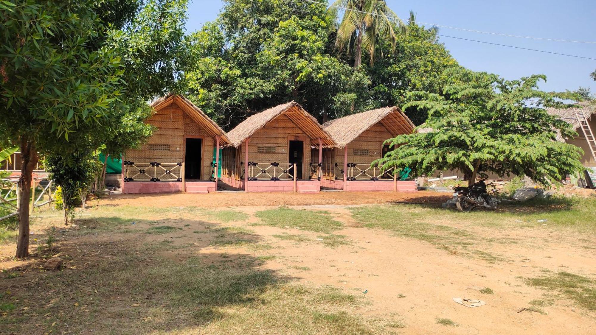 Waterfall Guesthouse Hampi Bagian luar foto